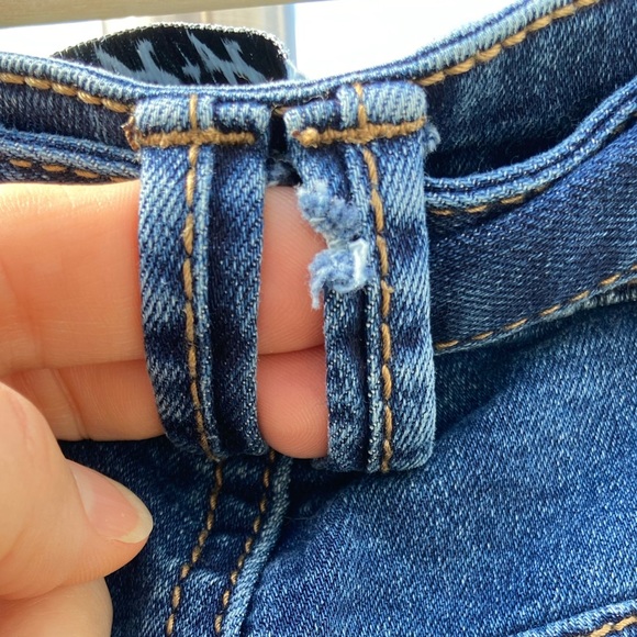 H&H by Harmony & Havoc: Size 6 women’s cuffed ankle jeans w/matching tie belt. - Picture 5 of 9